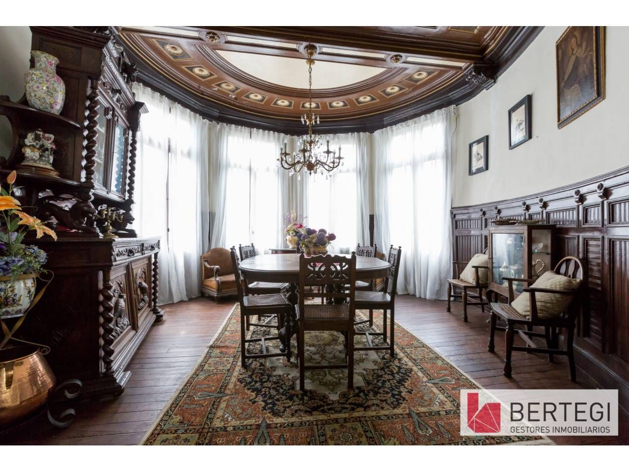 Comedor de Piso en venta en Bilbao  con Calefacción y Balcón
