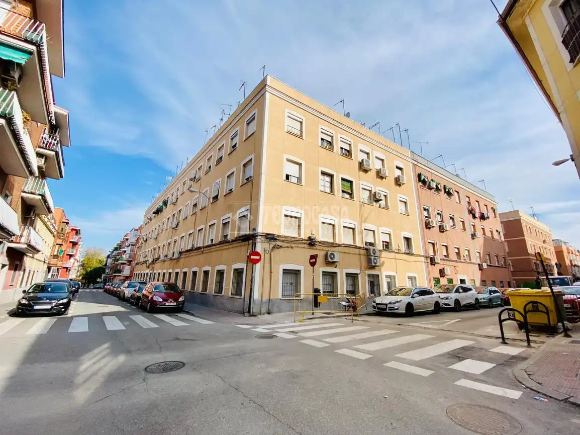 Vista exterior de Piso en venta en  Madrid Capital