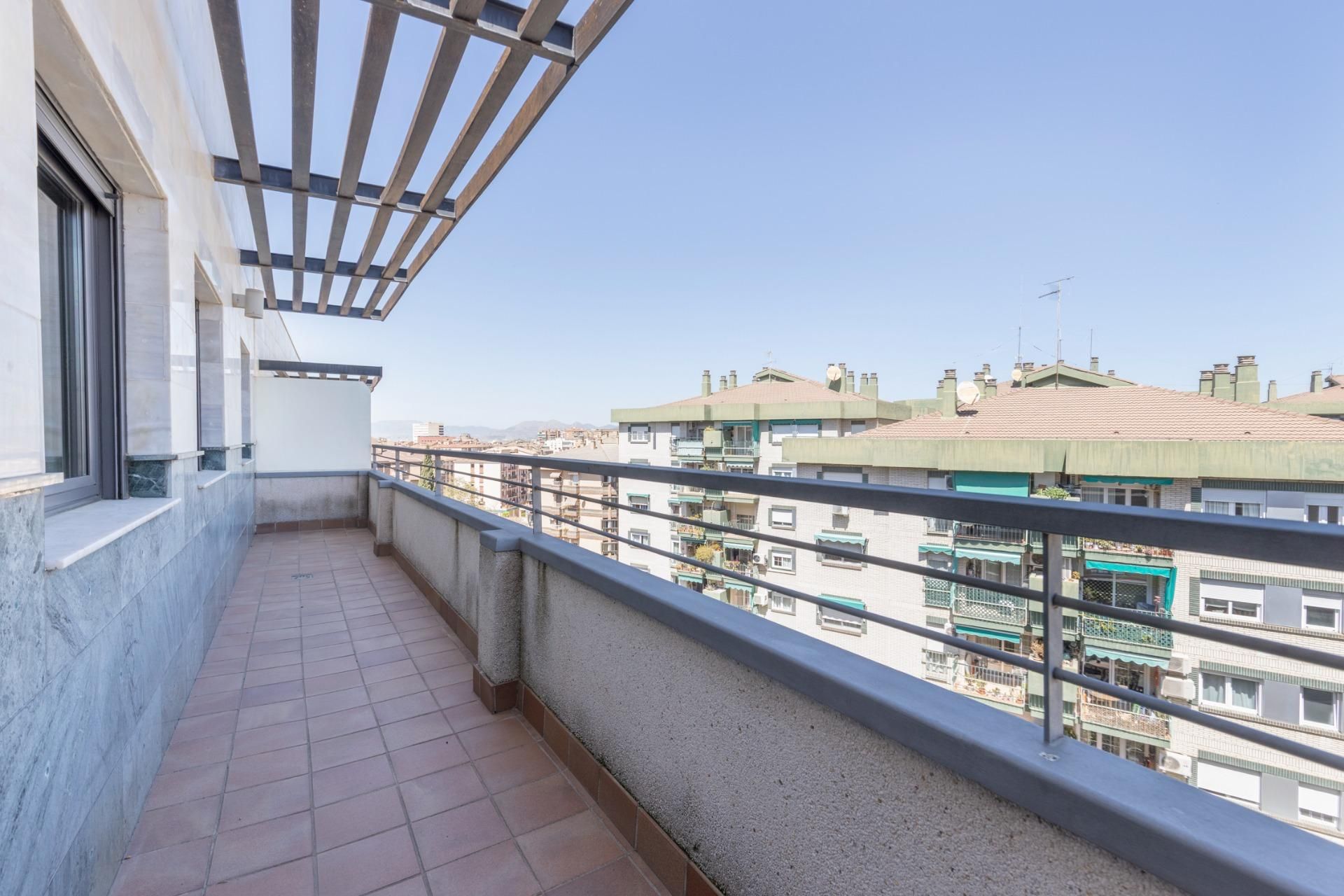 Terrassa de Pis en venda en  Granada Capital amb Calefacció, Jardí privat i Terrassa
