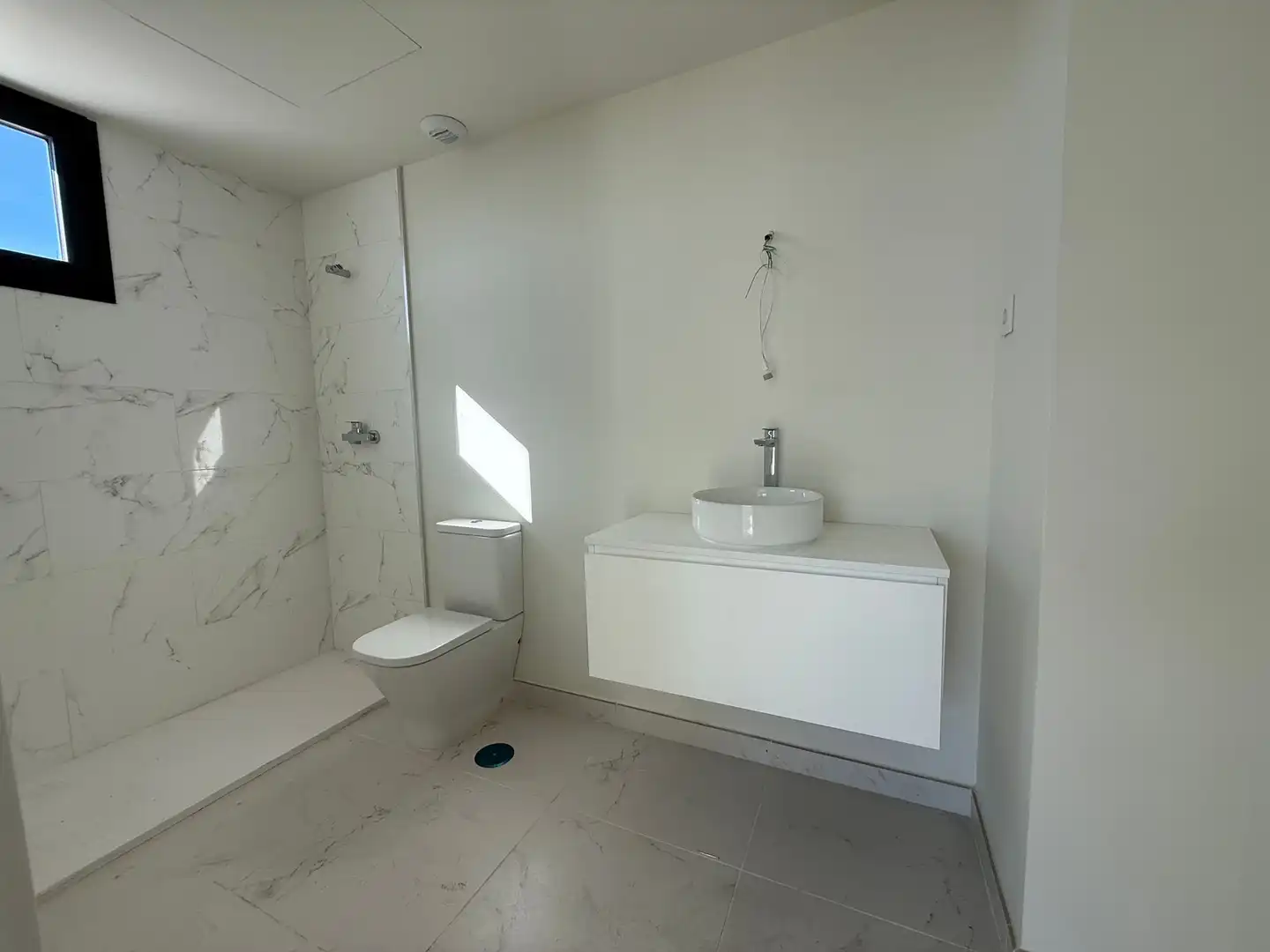 Bathroom of Houses for sale in Benalmádena