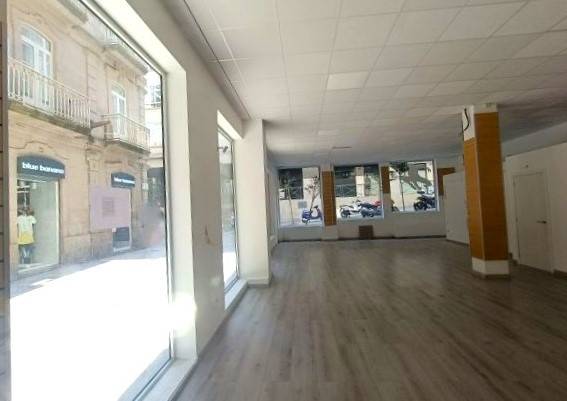 Local comercial en Venta en Rúa Perú en Centro - Areal