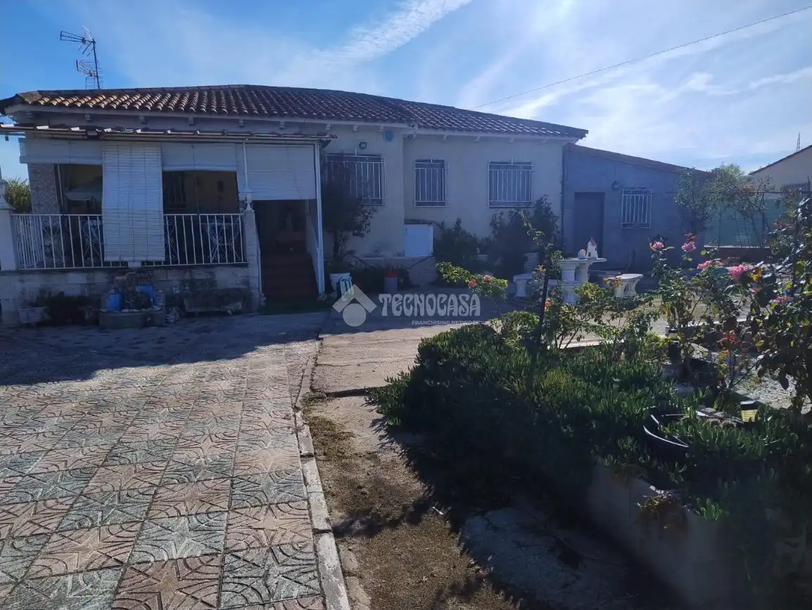 Vista exterior de Casa o chalet en venta en El Casar de Escalona con Calefacción