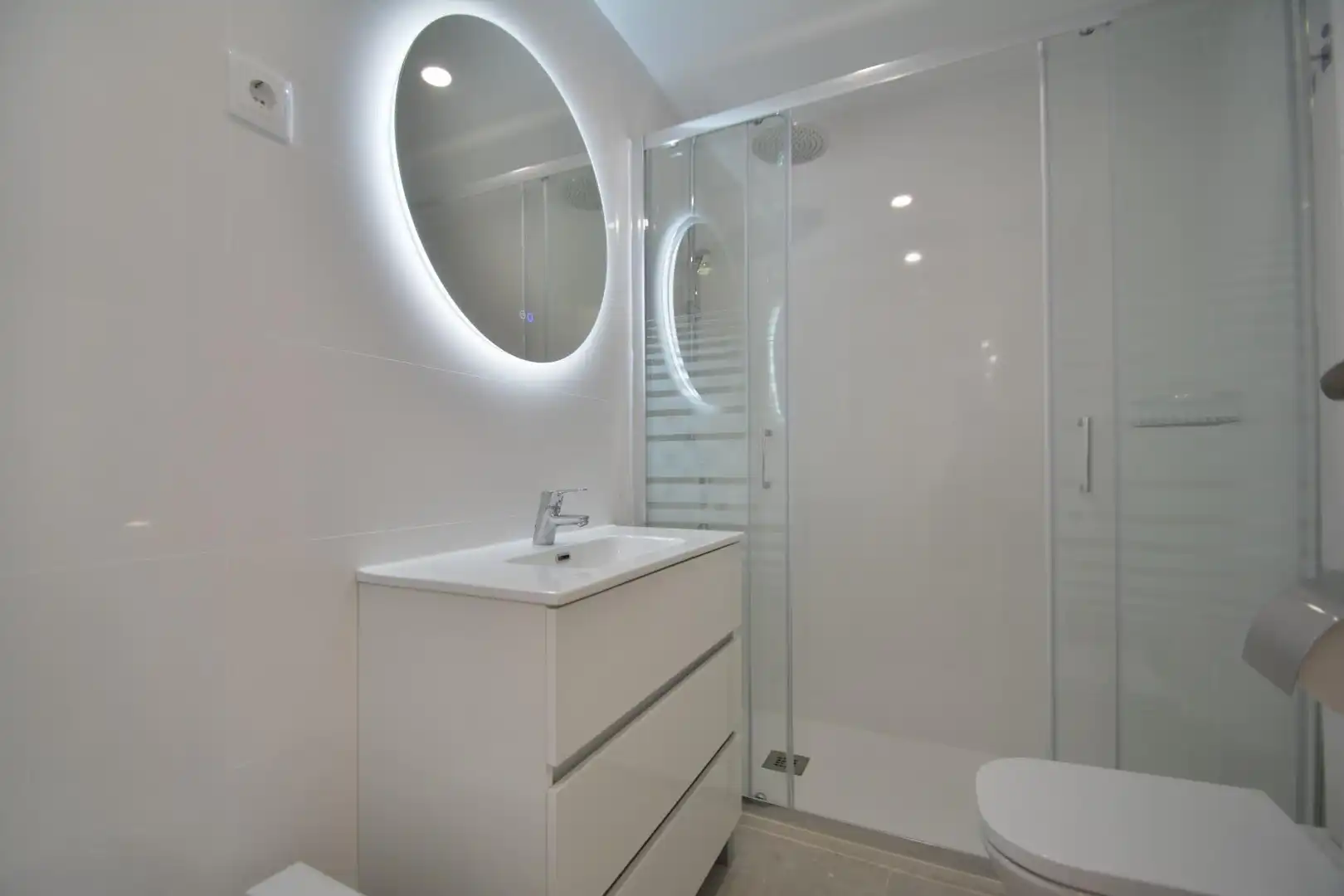 Badezimmer von Wohnung zur Miete in Fuencarral - El Pardo