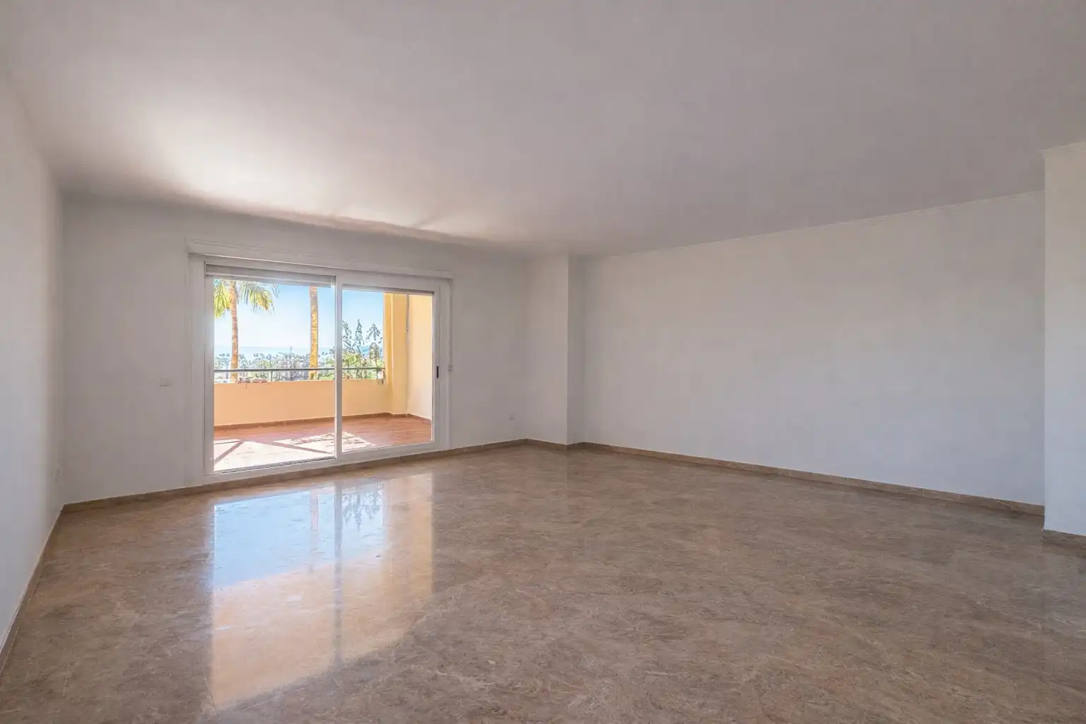 Apartament amb piscina en venda a San Pedro de Alcántara, imagen 3