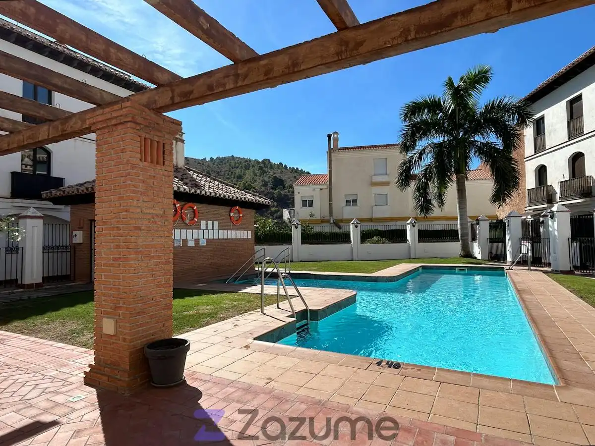 Piscina de Pis de lloguer en Vélez de Benaudalla, Granada