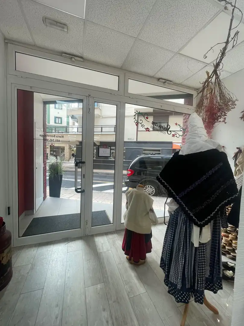 Local comercial de lloguer a Calle Salegi, imagen 3