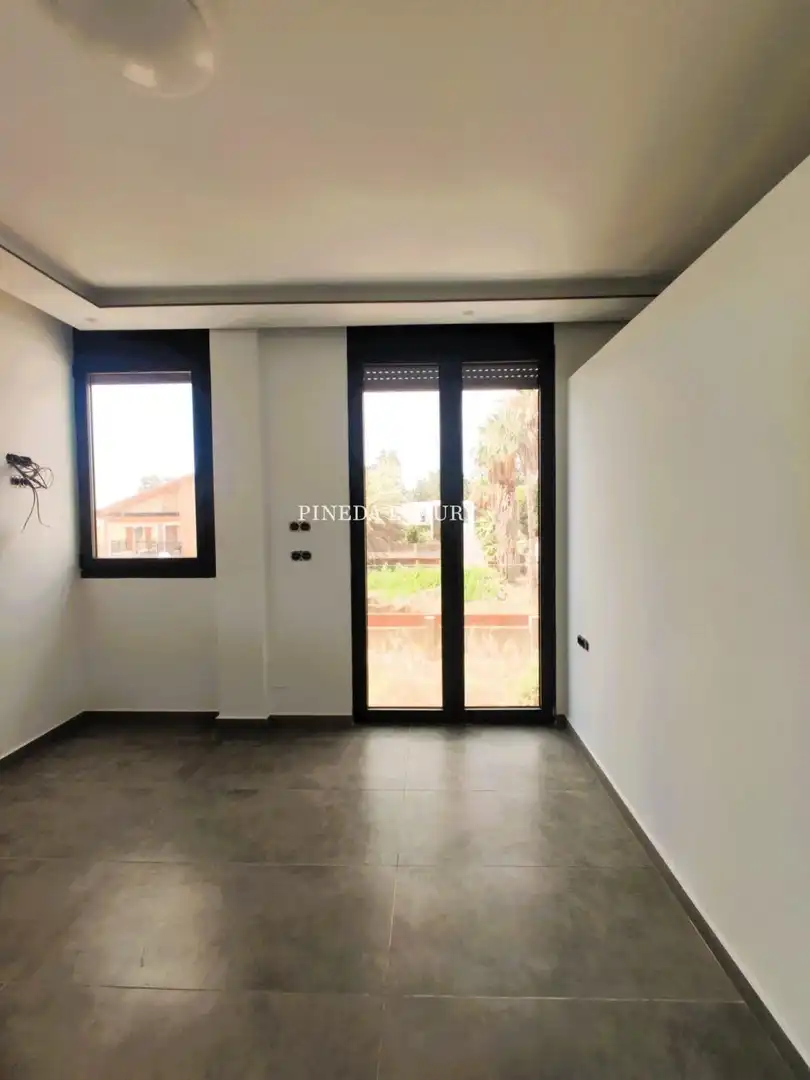Houses for sale in Calle Sagunto, Corinto - Almarda