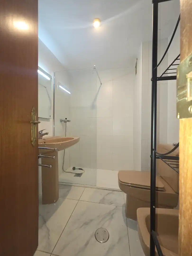 Bathroom of Flat for rent in Badajoz  with Air Conditioner, Terrace and Furnished