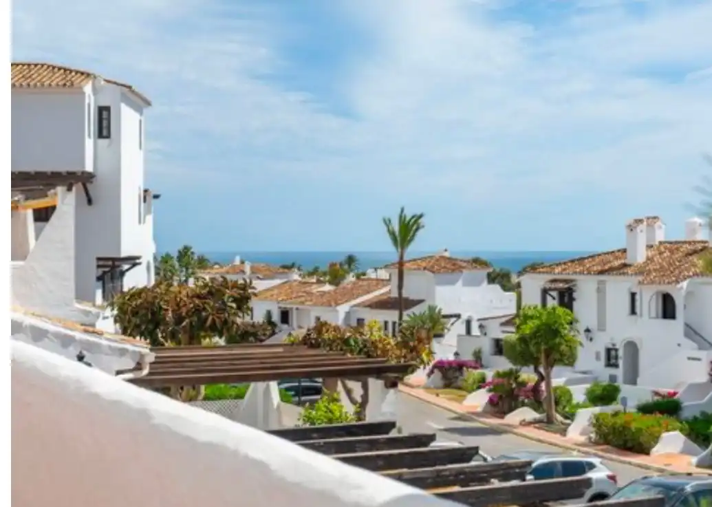 Adossat amb terrassa en venda a Río Real - Los Monteros, imagen 2