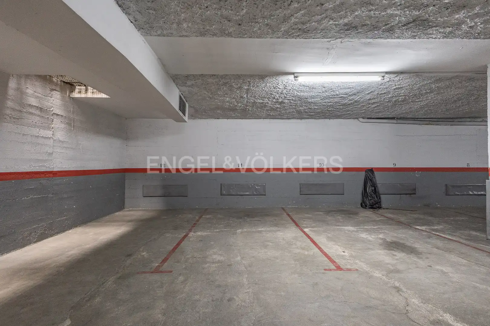 Parking de Ático en venta en Sabadell con Calefacción, Terraza y Balcón