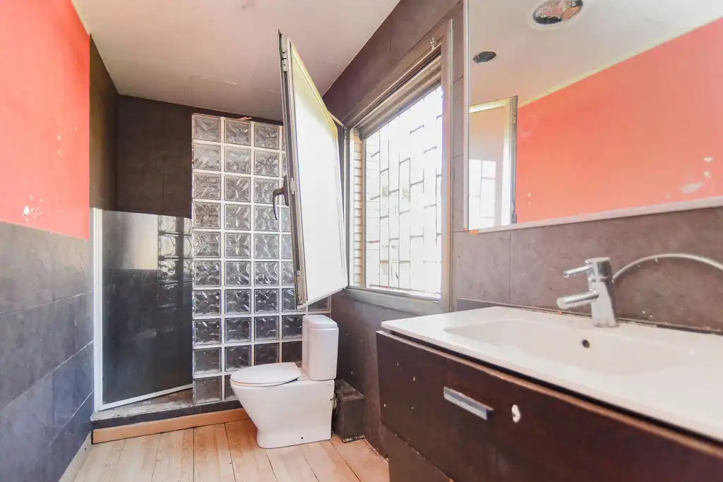 Bany de Casa o xalet en venda en Barcelona
