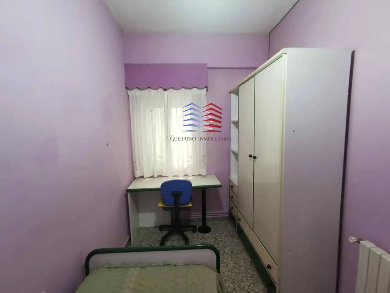 Dormitori de Apartament de lloguer en Ourense Capital  amb Calefacció, Terrassa i Traster