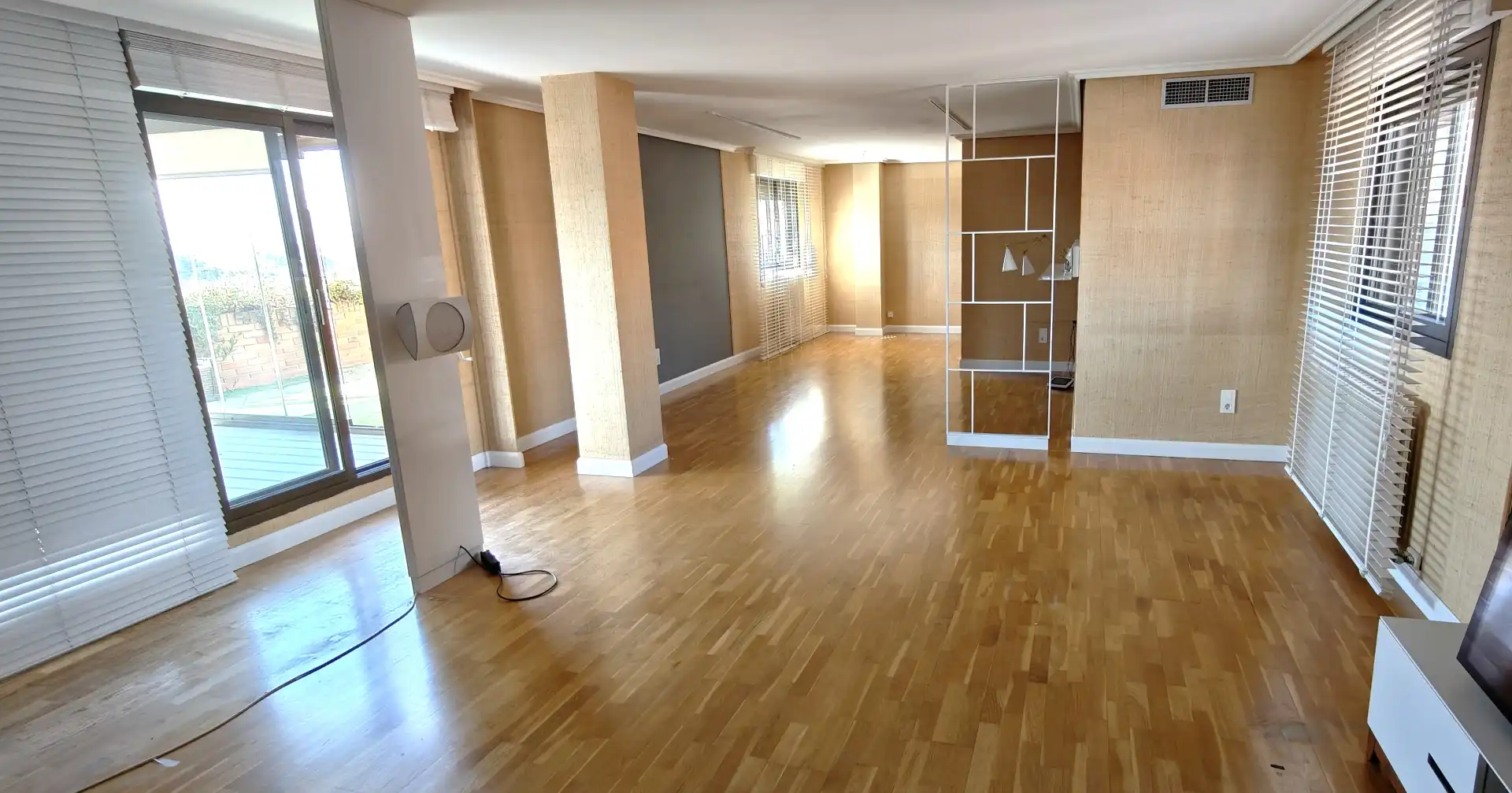 Living room of Attic for rent in Zaragoza  with Air Conditioner, Heating and Parquet flooring