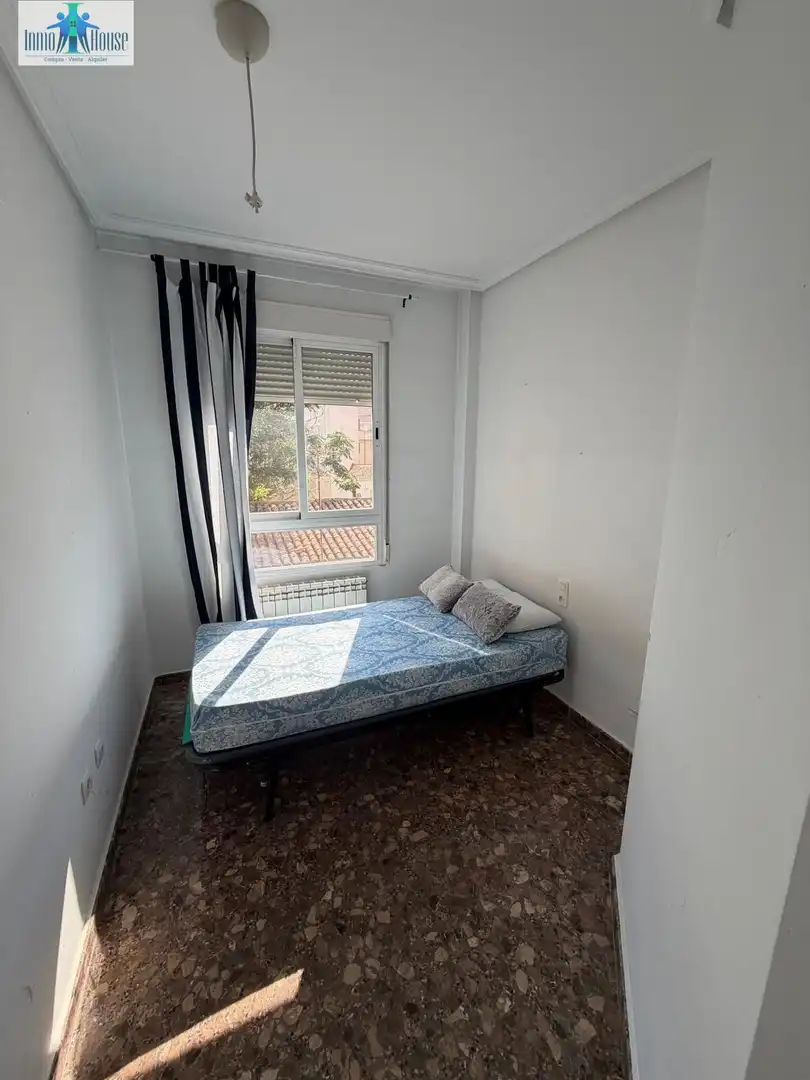 Habitación de Dúplex en venta en Albacete con Calefacción y Amueblado