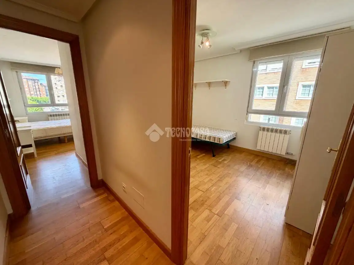 Schlafzimmer von Wohnung zum Verkauf in León Capital  mit Heizung, Parkett und Terrasse