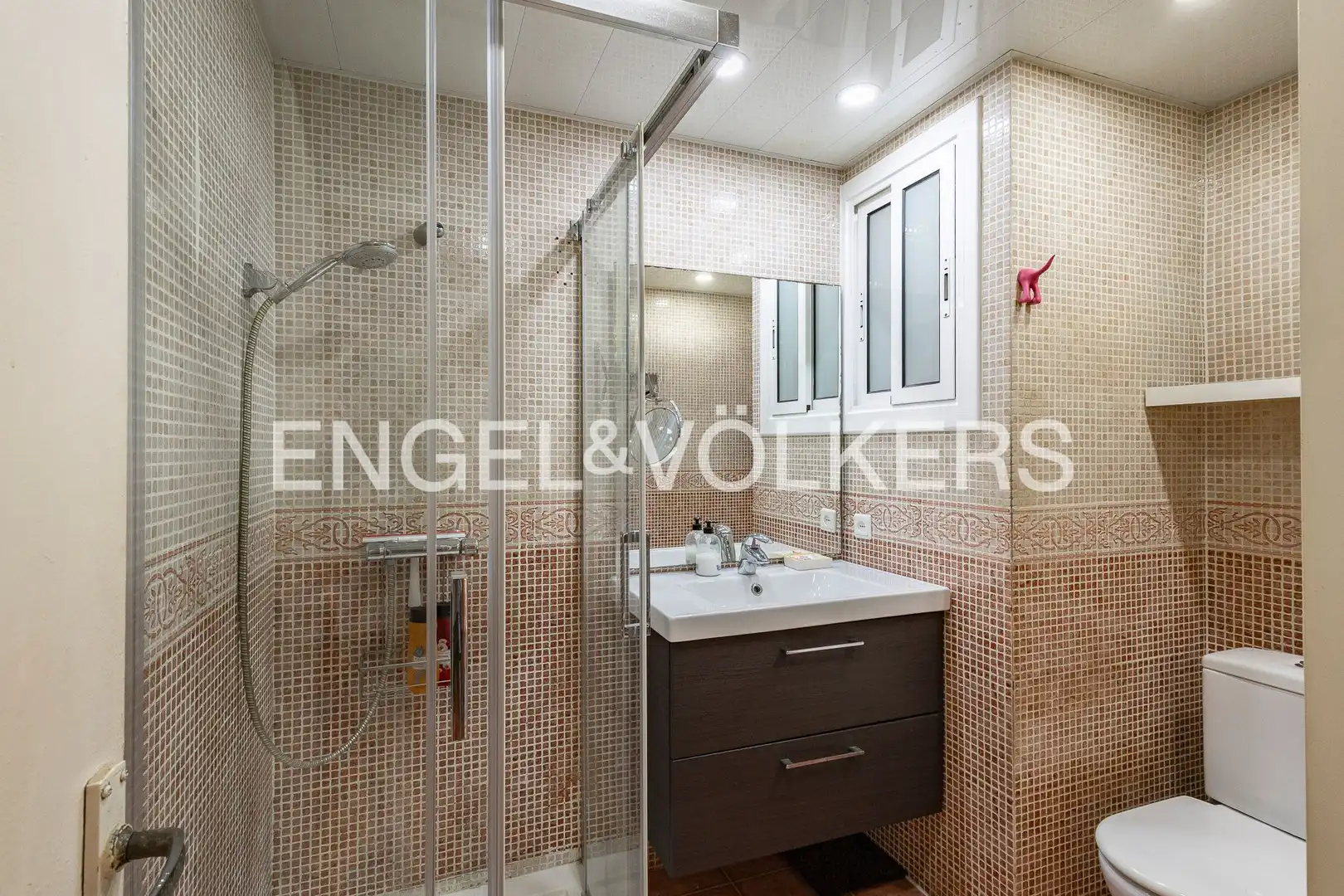 Bathroom of Attic for sale in L'Hospitalet de Llobregat  with Air Conditioner, Heating and Parquet flooring