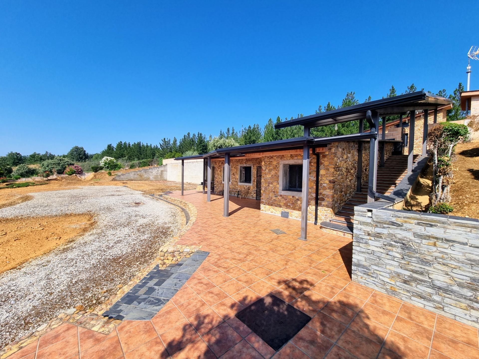 Vista exterior de Casa o chalet en venta en Ponferrada con Calefacción, Jardín privado y Terraza