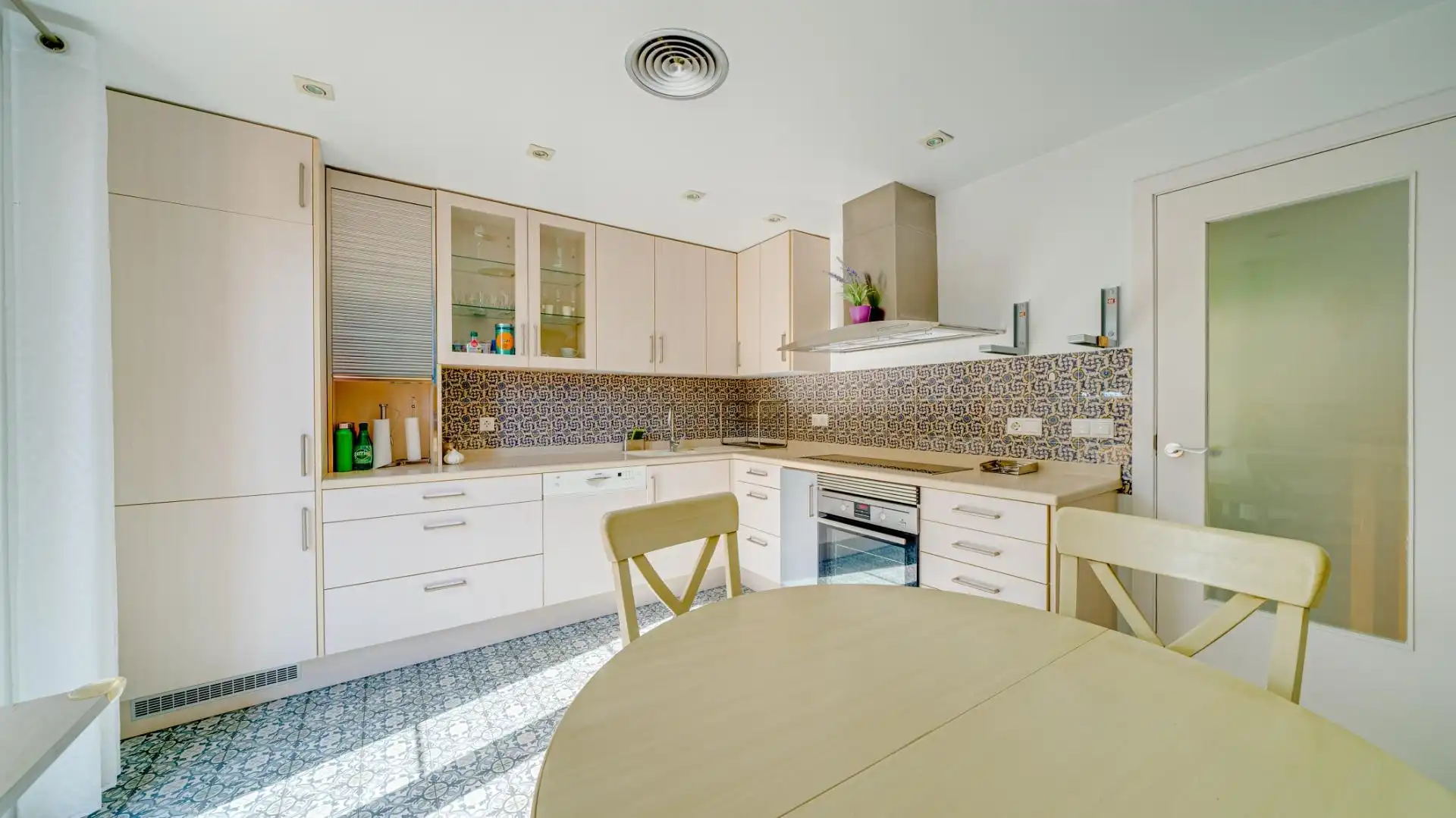 Küche von Haus oder Chalet zum Verkauf in Finestrat mit Klimaanlage, Heizung und Privatgarten