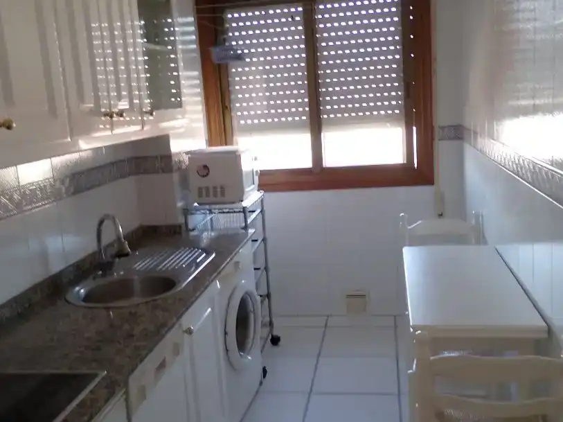 Cocina de Piso de alquiler en Vigo  con Parquet y Trastero