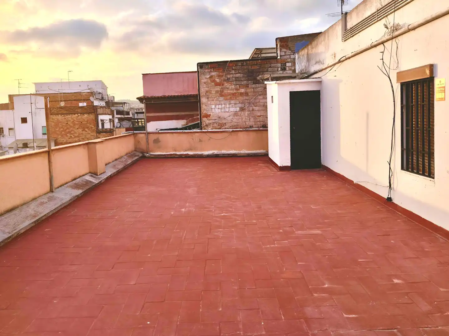 Terraza de Ático en venta en L'Hospitalet de Llobregat con Parquet, Terraza y Trastero