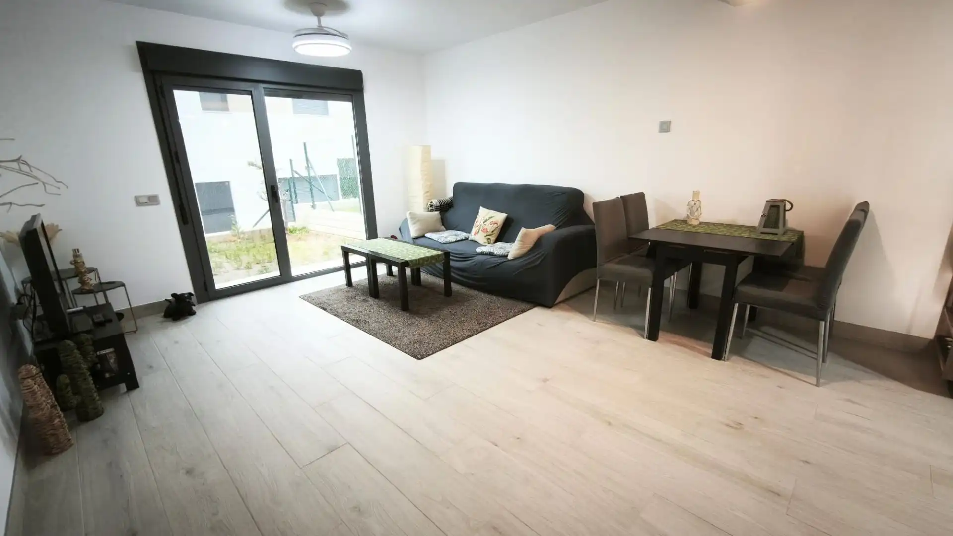 Sala d'estar de Casa adosada en venda en Vélez-Málaga amb Jardí privat, Terrassa i Traster
