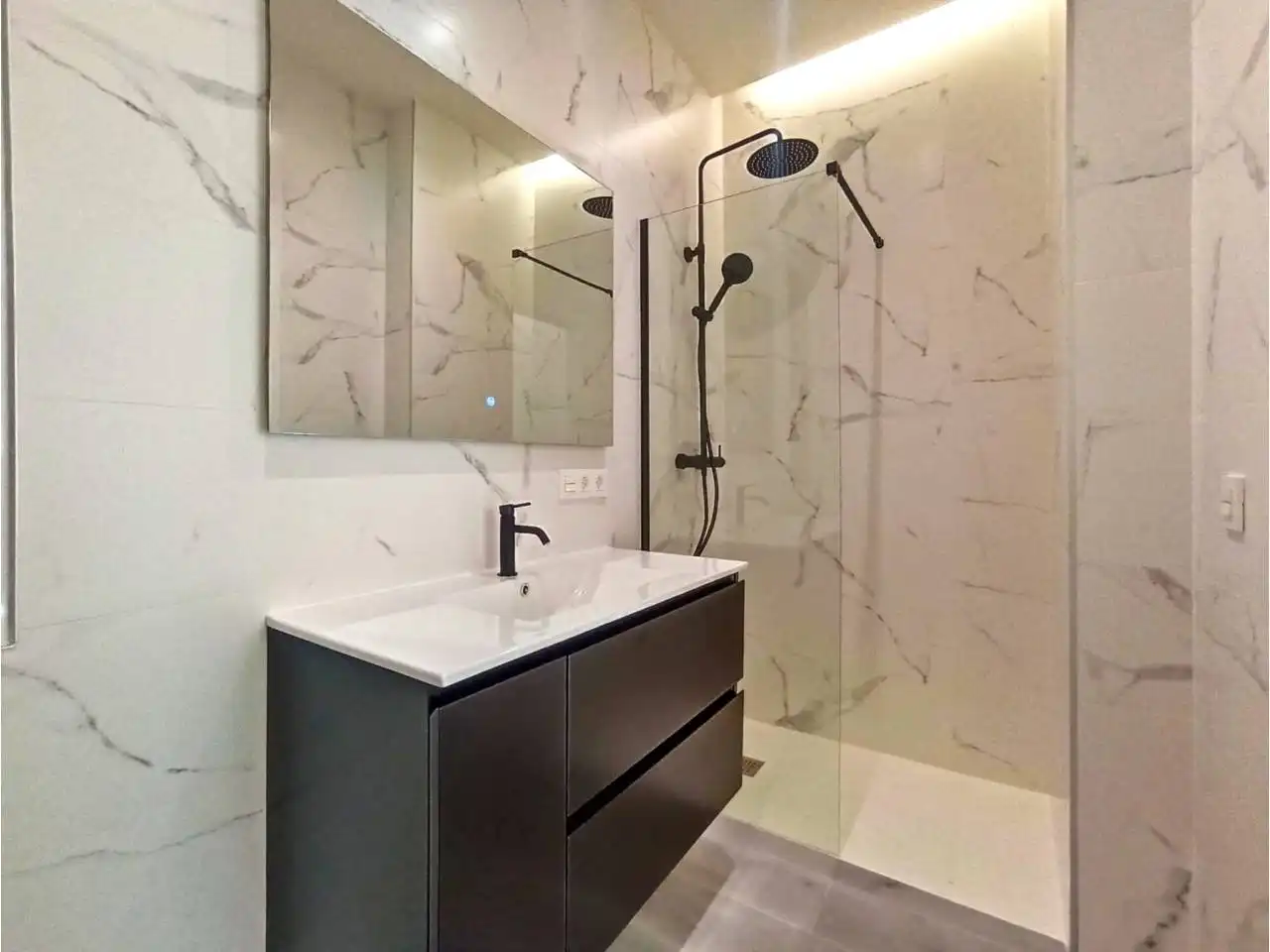 Baño de Piso en venta en Burgos con Calefacción, Amueblado y Alarma