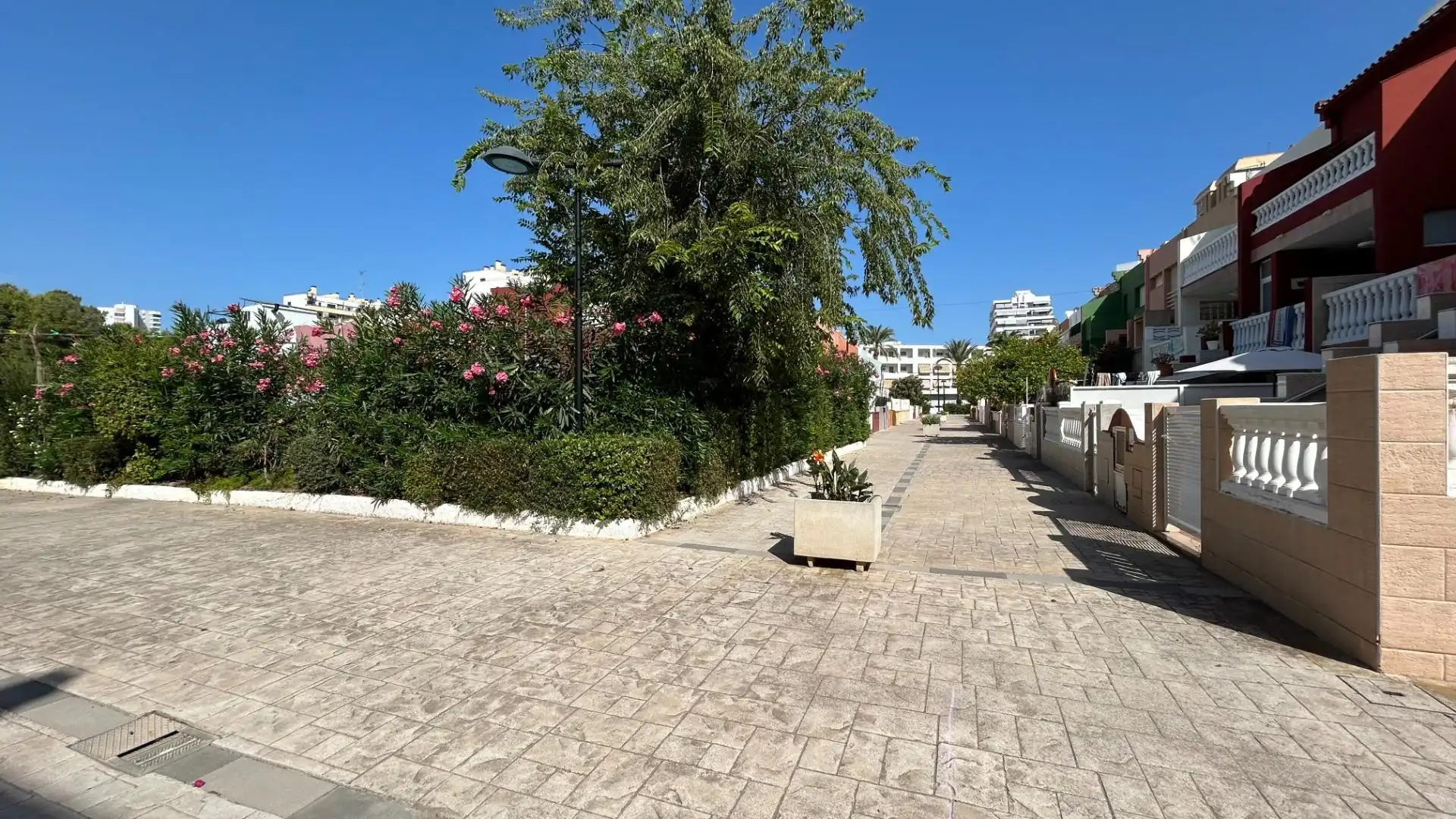 Vista exterior de Casa adosada en venda en La Pobla de Farnals amb Aire condicionat, Terrassa i Balcó