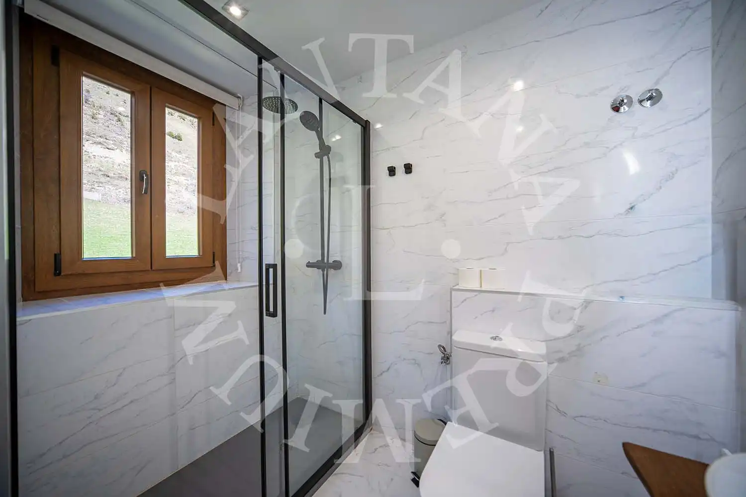 Baño de Casa adosada en venta en Naut Aran con Calefacción, Jardín privado y Terraza