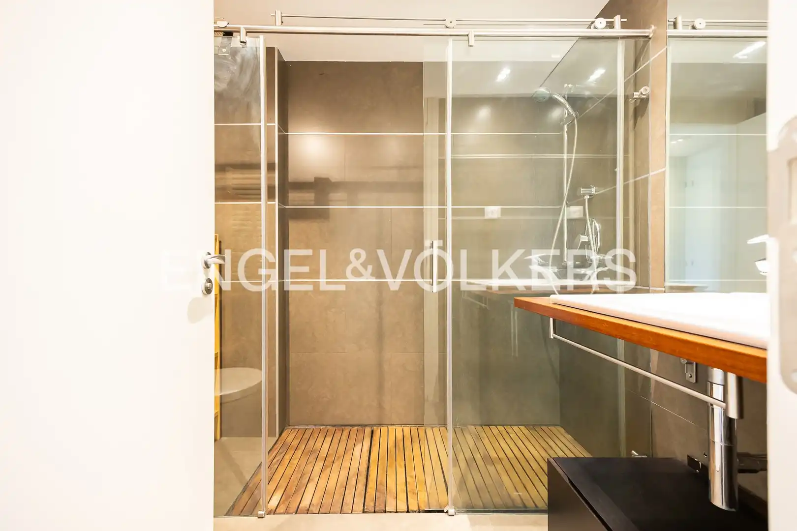 Bathroom of Flat for sale in Bilbao   with Air Conditioner, Heating and Parquet flooring