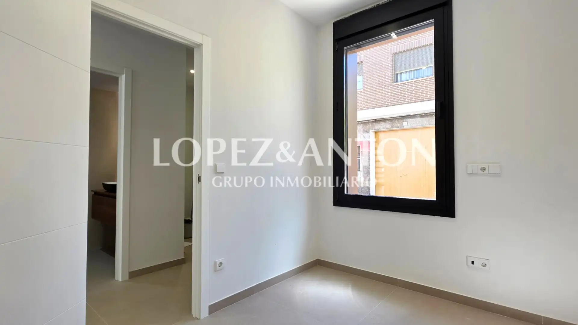 Habitación de Casa adosada en venta en Benaguasil con Aire acondicionado, Calefacción y Terraza