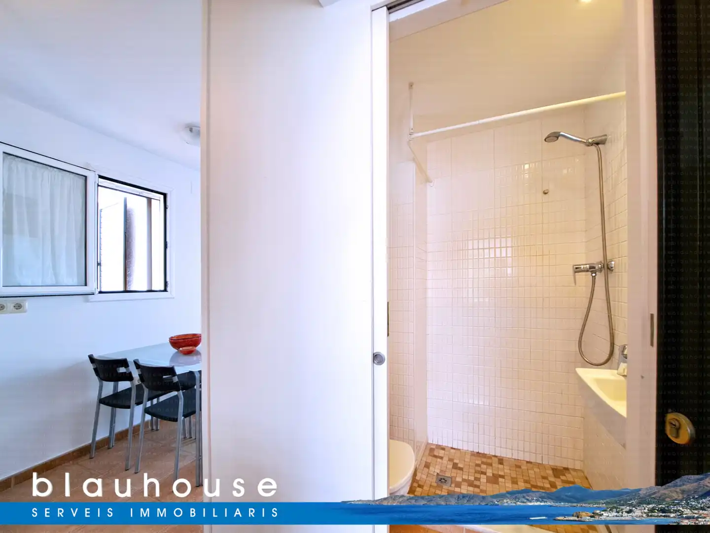 Badezimmer von Dachboden zum Verkauf in Llançà mit Klimaanlage, Heizung und Terrasse