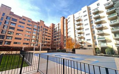 Vista exterior de Pis en venda en  Madrid Capital amb Calefacció, Traster i Piscina