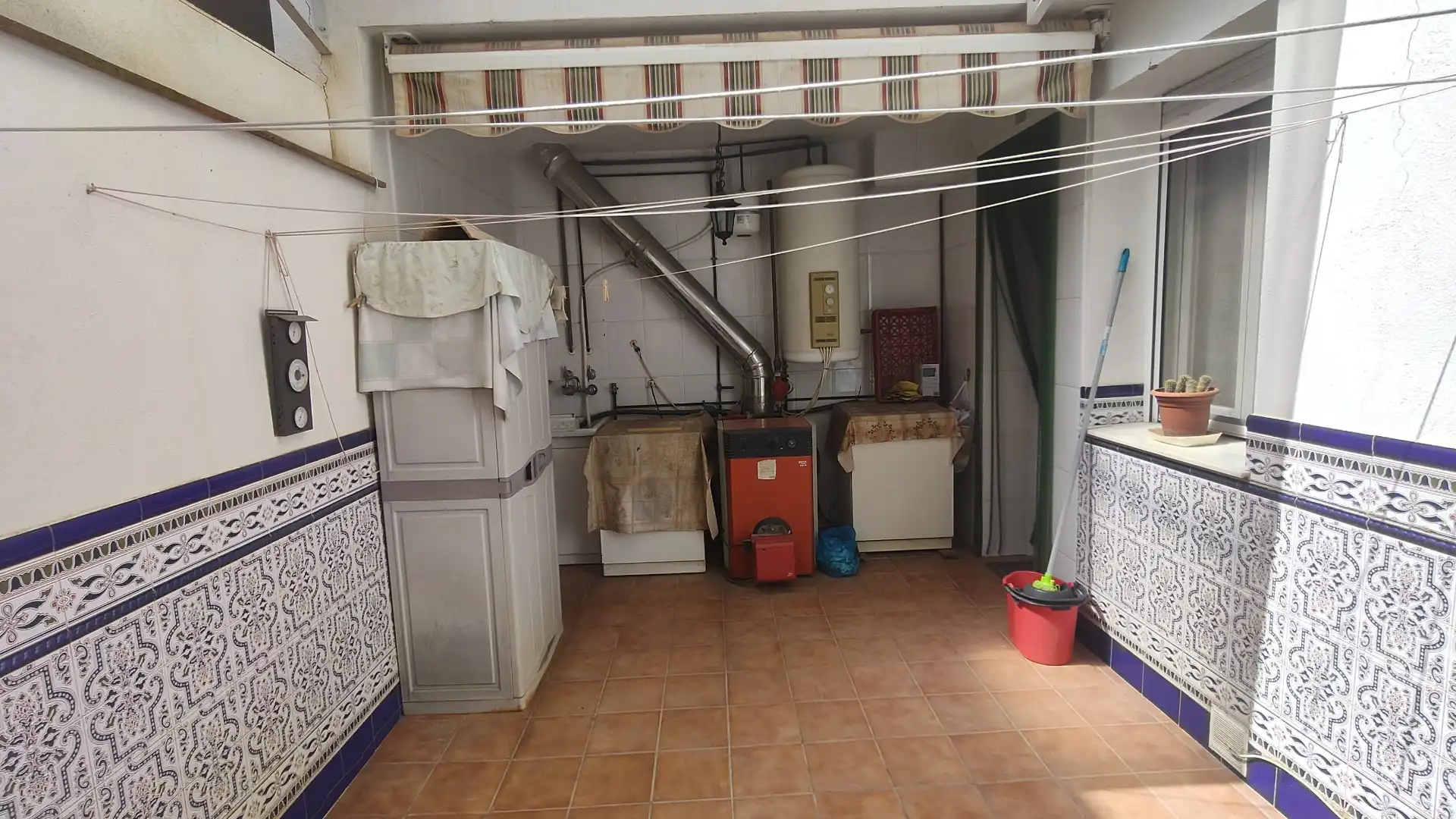 Cuina de Casa o xalet en venda en Baza amb Moblat, Forn i Rentadora
