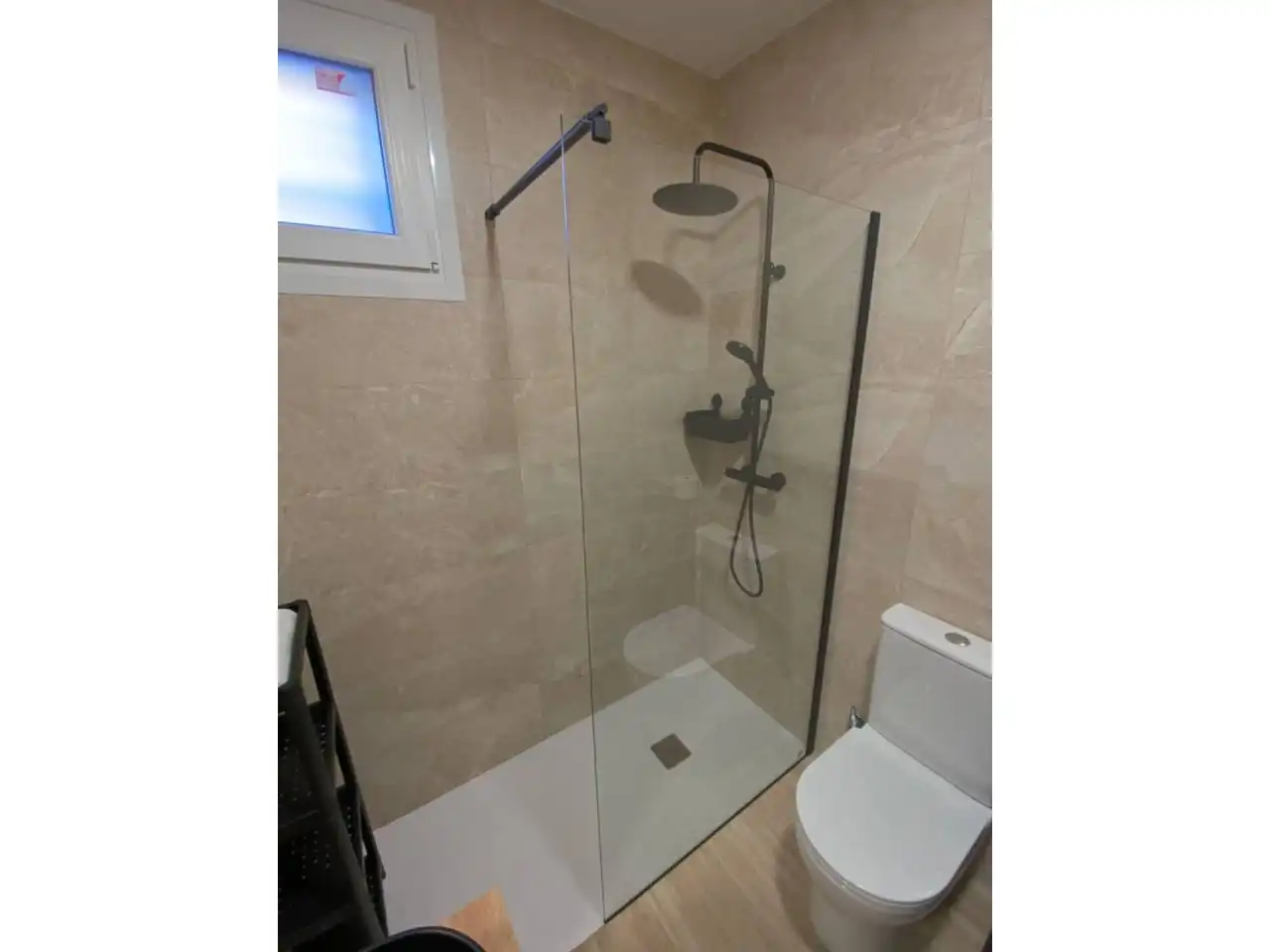 Badezimmer von Wohnung zum Verkauf in La Línea de la Concepción mit Möbliert