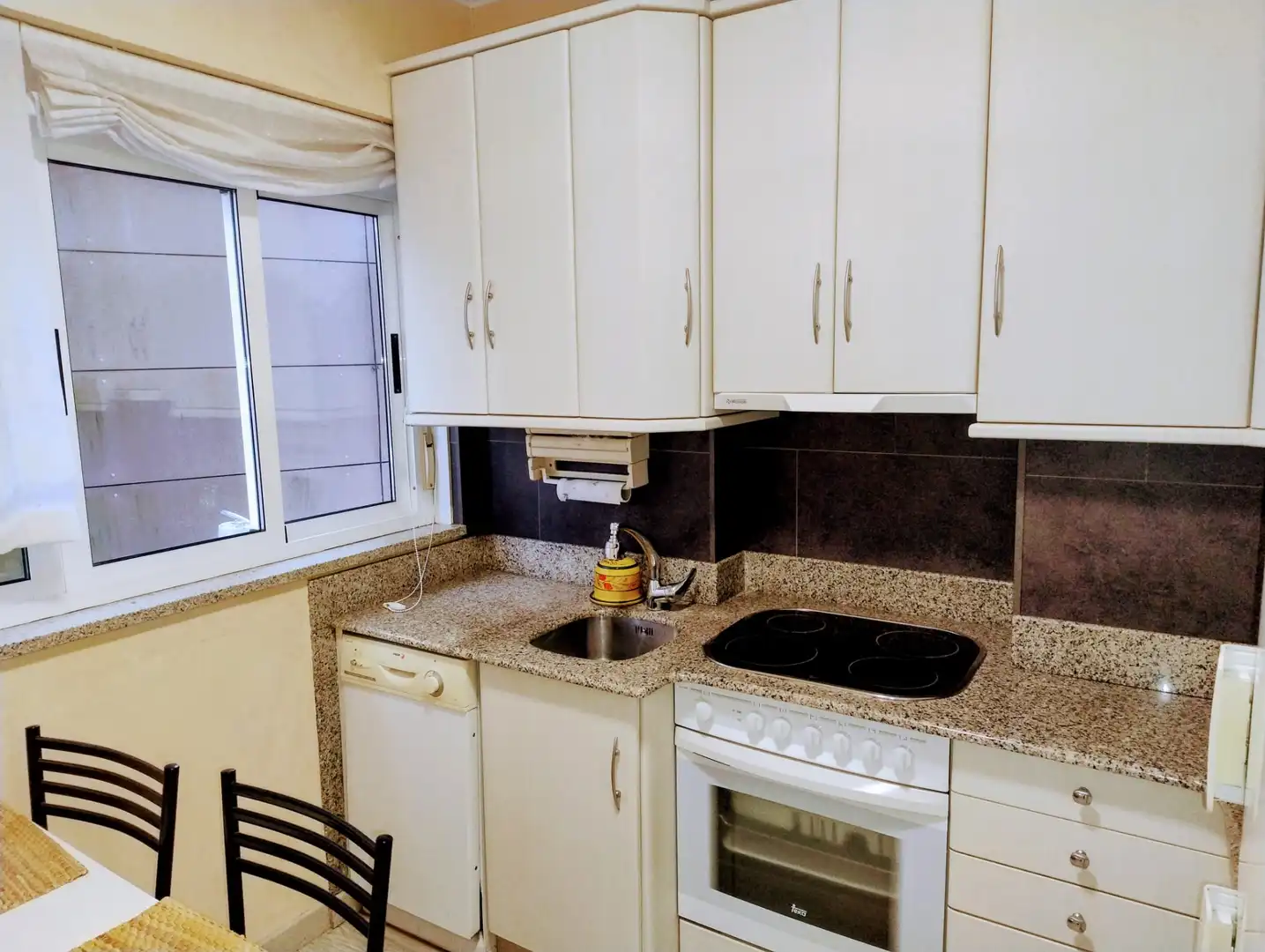 Kitchen of Flat for rent in Santiago de Compostela   with Heating, Furnished and Oven