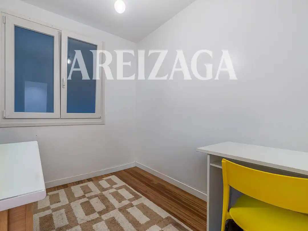 Habitación de Piso en venta en Donostia - San Sebastián  con Calefacción y Balcón