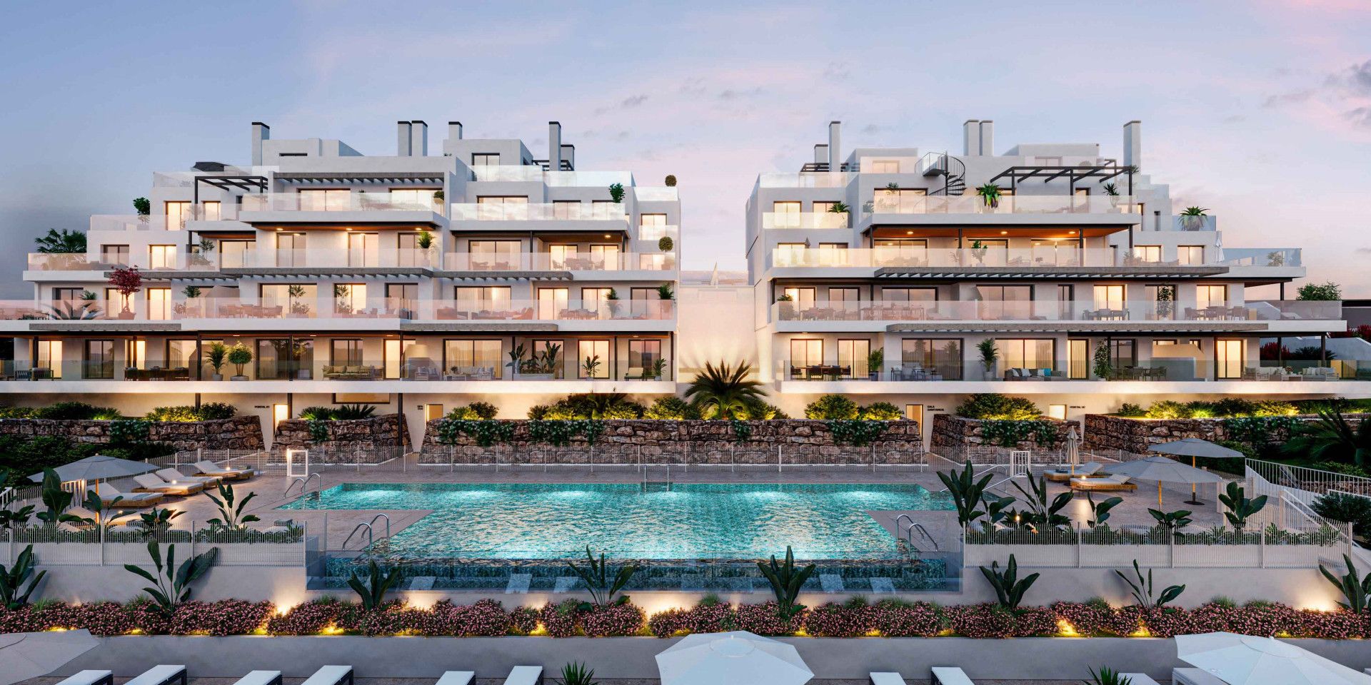 Vista exterior de Àtic en venda en Estepona amb Aire condicionat, Terrassa i Piscina