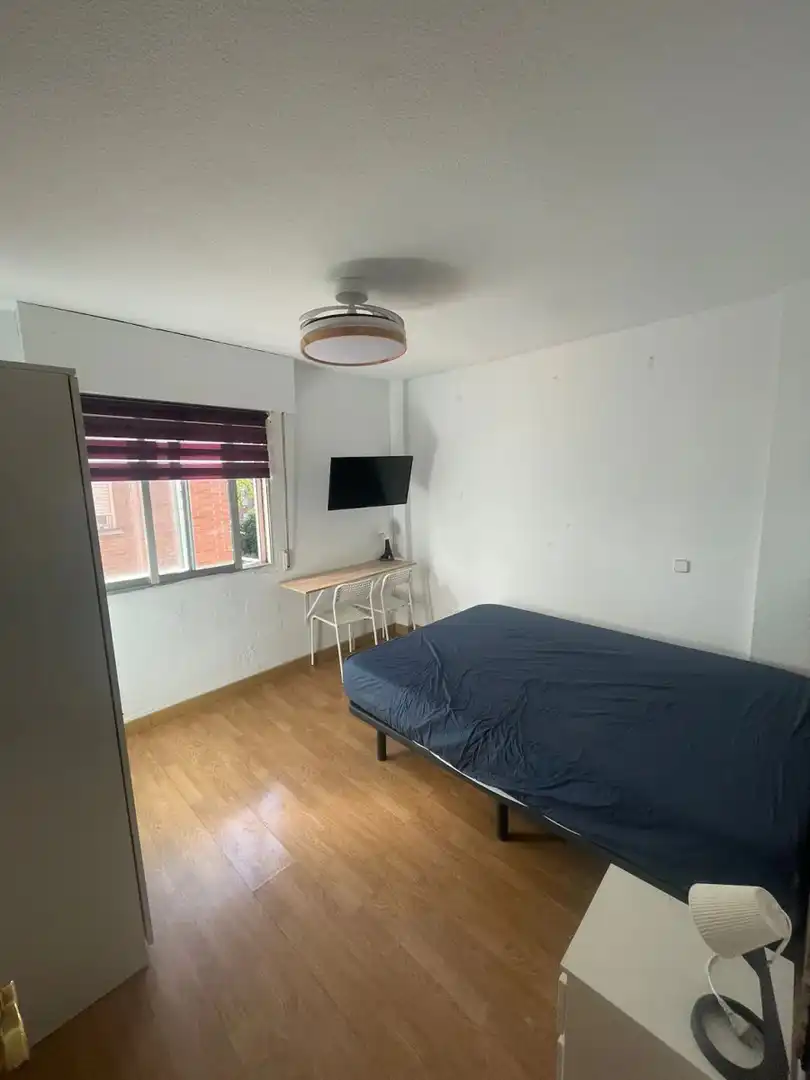 Bedroom of Flat for share in Veredillas