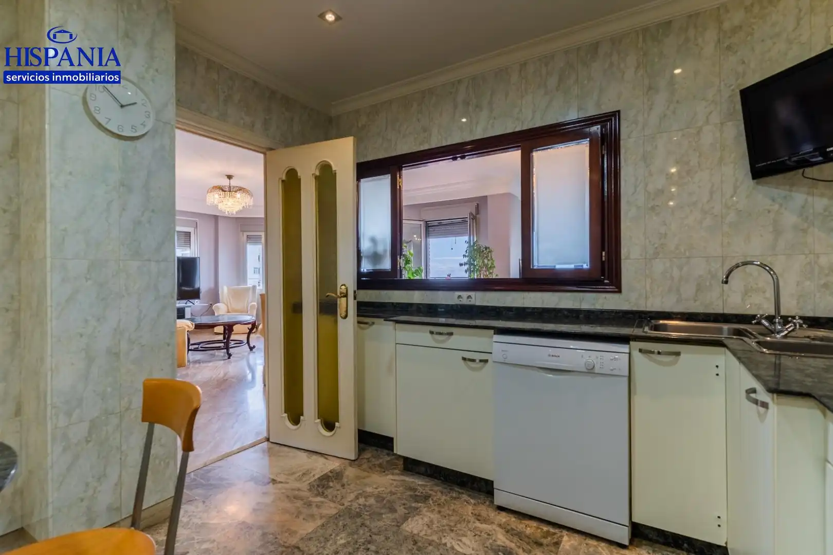 Küche von Wohnung zum Verkauf in Cádiz mit Klimaanlage, Terrasse und Abstellraum