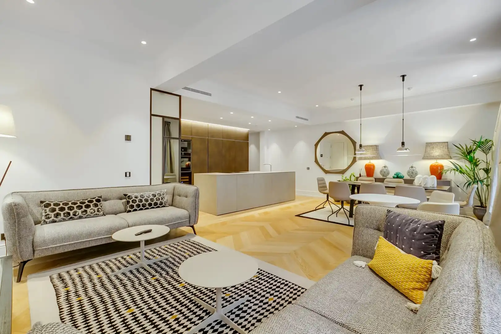 Living room of Flat for rent in Madrid  with Air Conditioner, Heating and Storage room