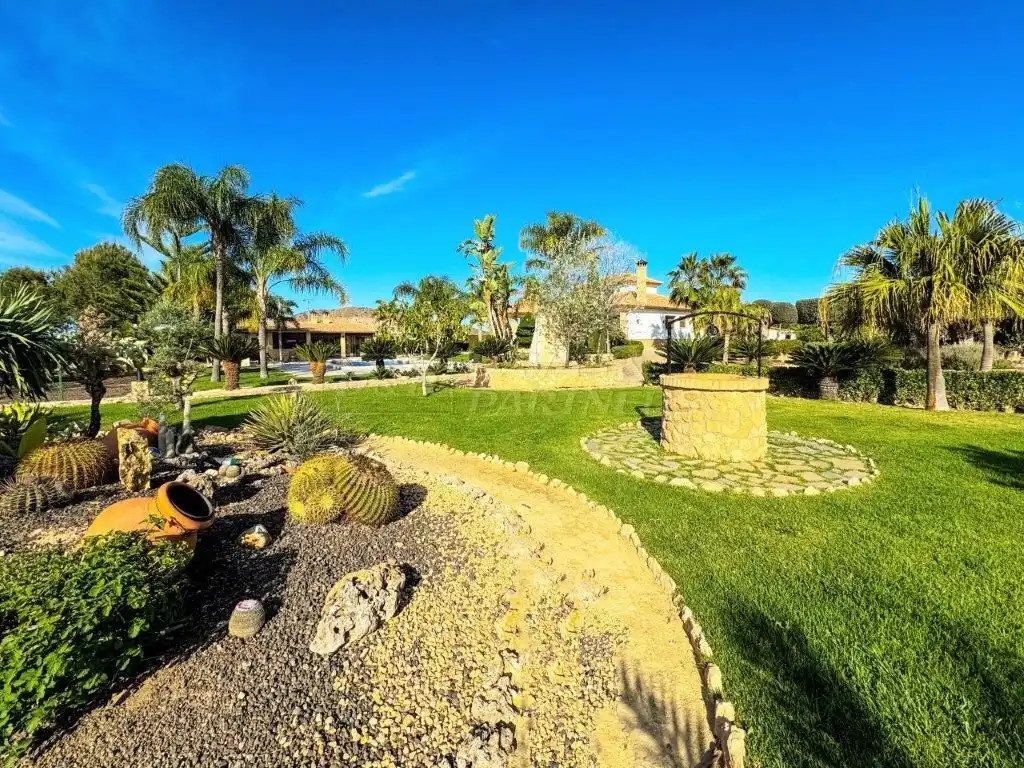 Jardí de Casa o xalet en venda en Orihuela amb Aire condicionat, Jardí privat i Traster
