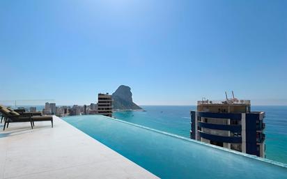 Piscina de Àtic en venda en Calpe / Calp amb Aire condicionat, Terrassa i Jacuzzi