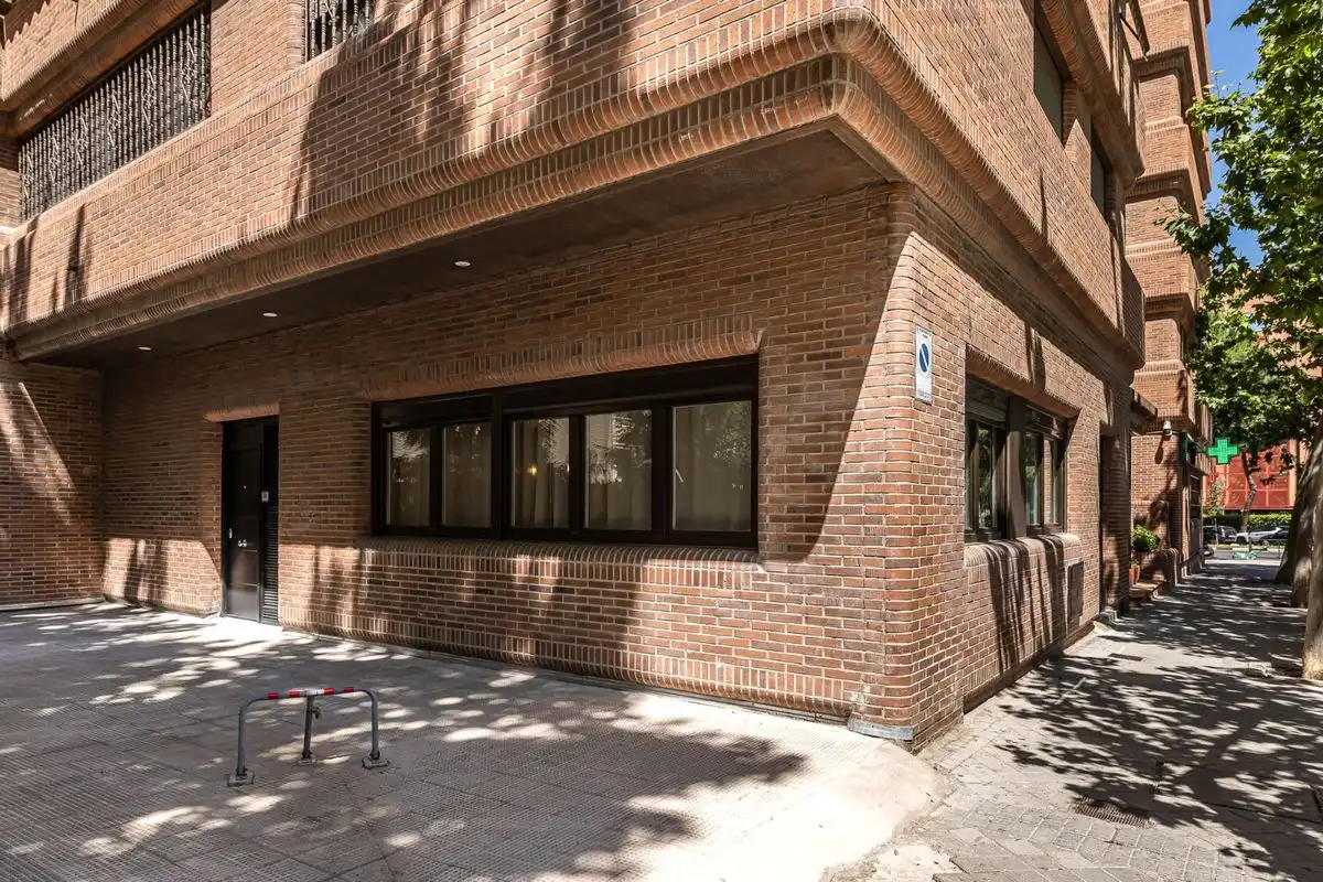 Vista exterior de Planta baja en venta en Madrid con Aire acondicionado, Calefacción y Trastero