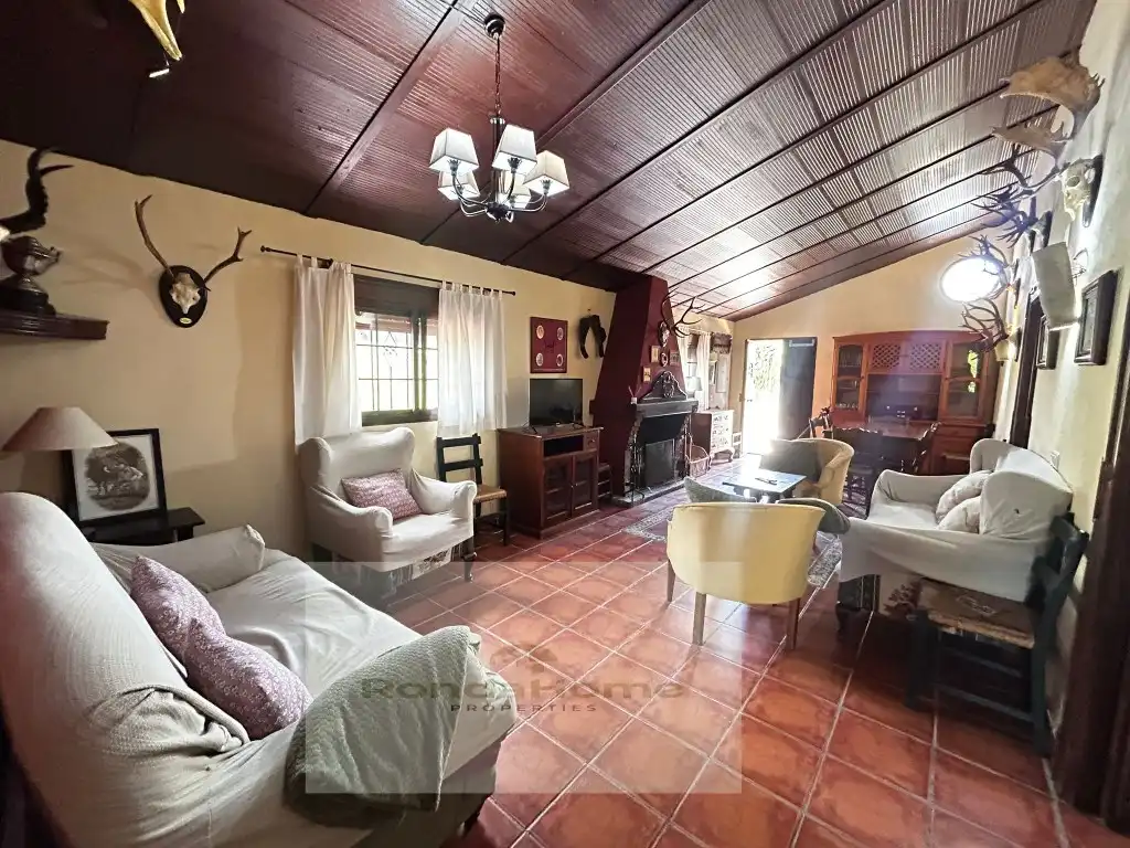 Sala d'estar de Finca rústica en venda en Ronda amb Piscina