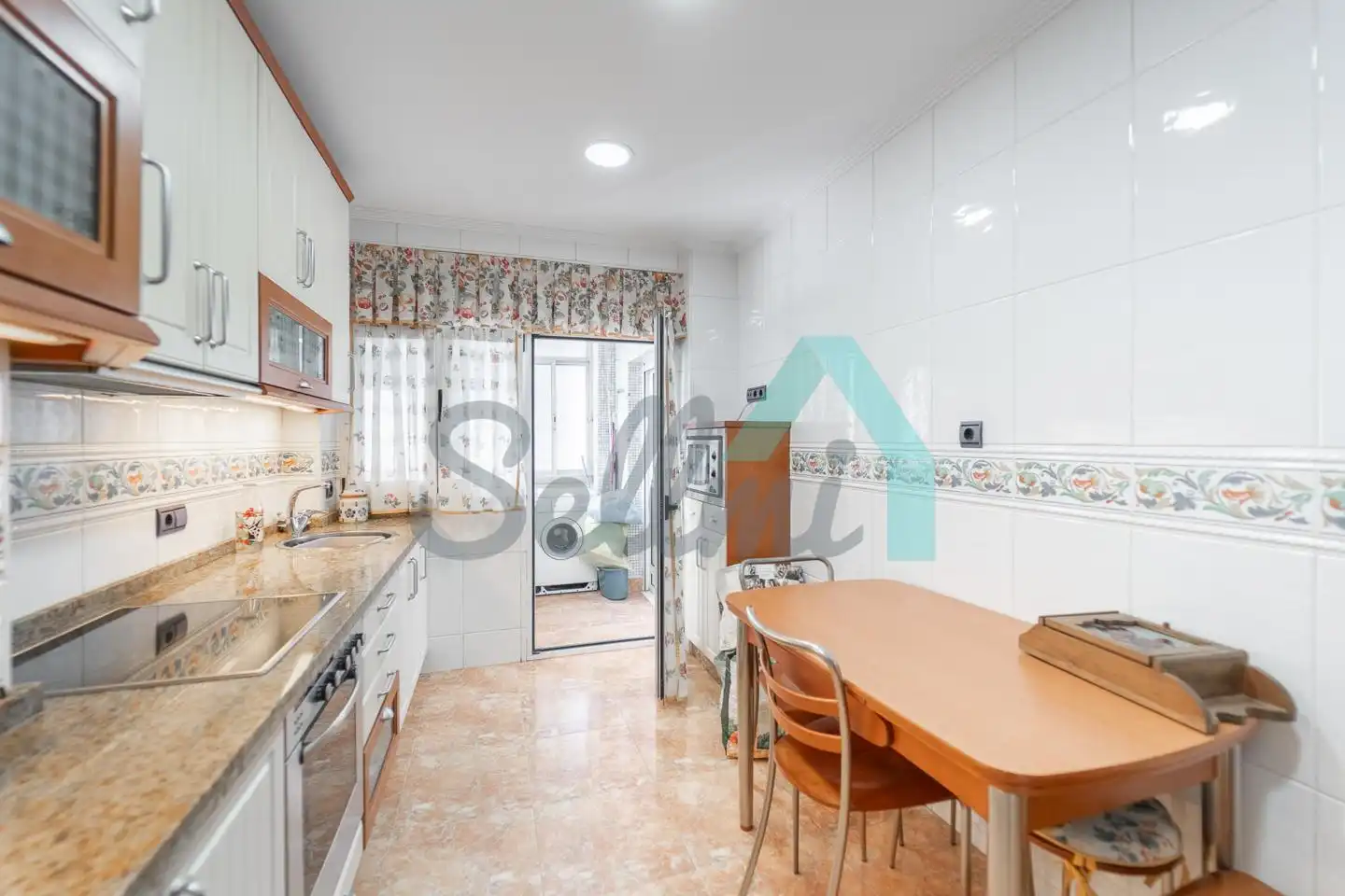 Cuina de Pis en venda en Oviedo  amb Calefacció, Parquet i Terrassa