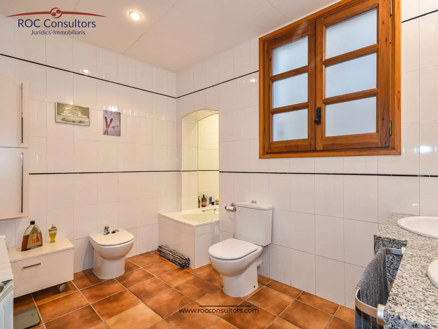 Badezimmer von Einfamilien-Reihenhaus zum Verkauf in Berga mit Heizung