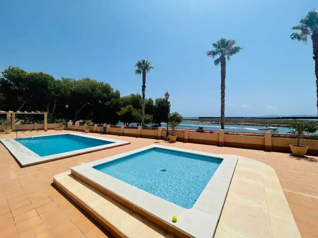 Piscina de Casa adosada en venta en La Manga del Mar Menor con Calefacción, Jardín privado y Terraza