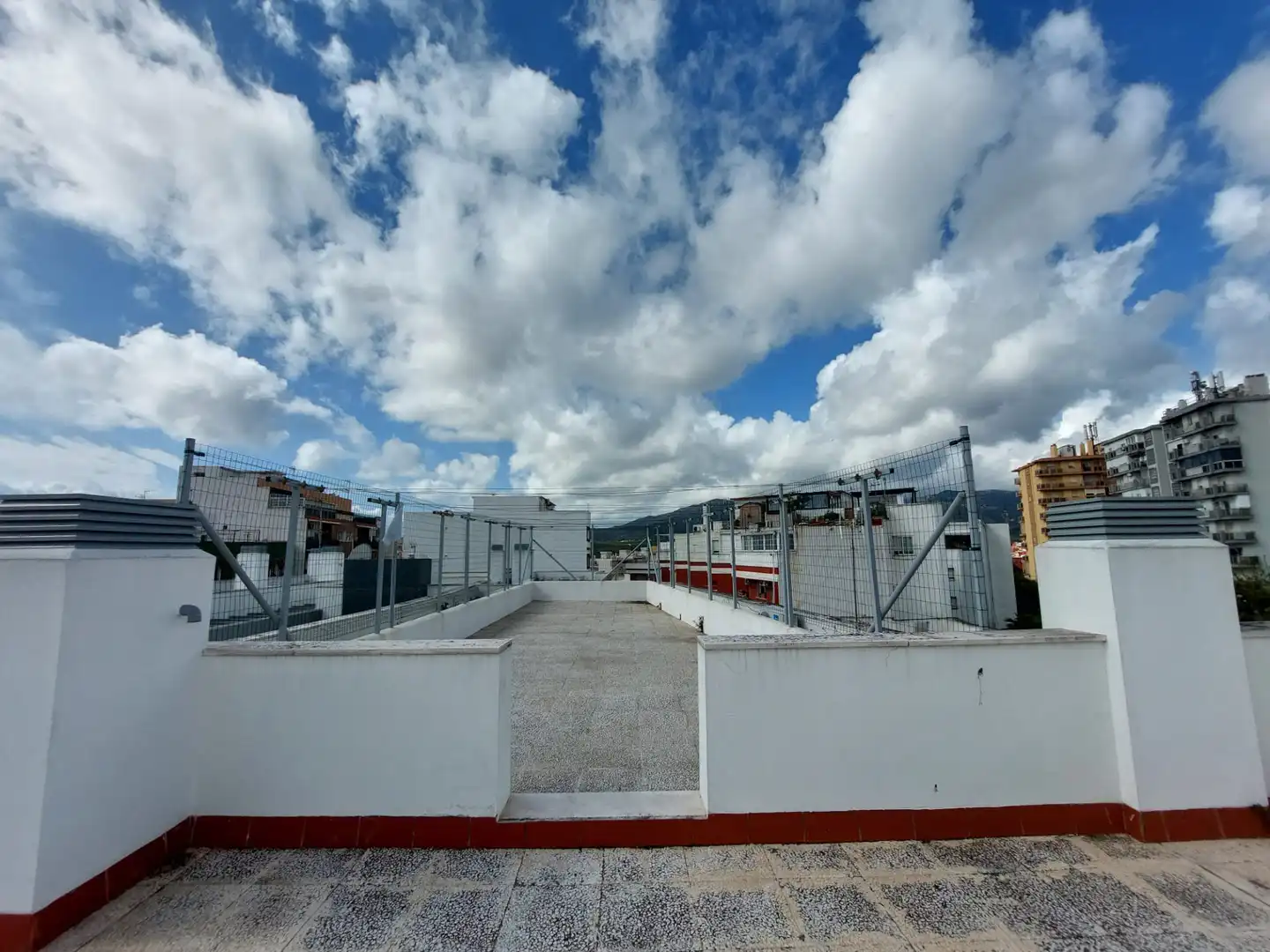 Vista exterior de Apartamento en venta en Algeciras con Trastero, Amueblado y Horno