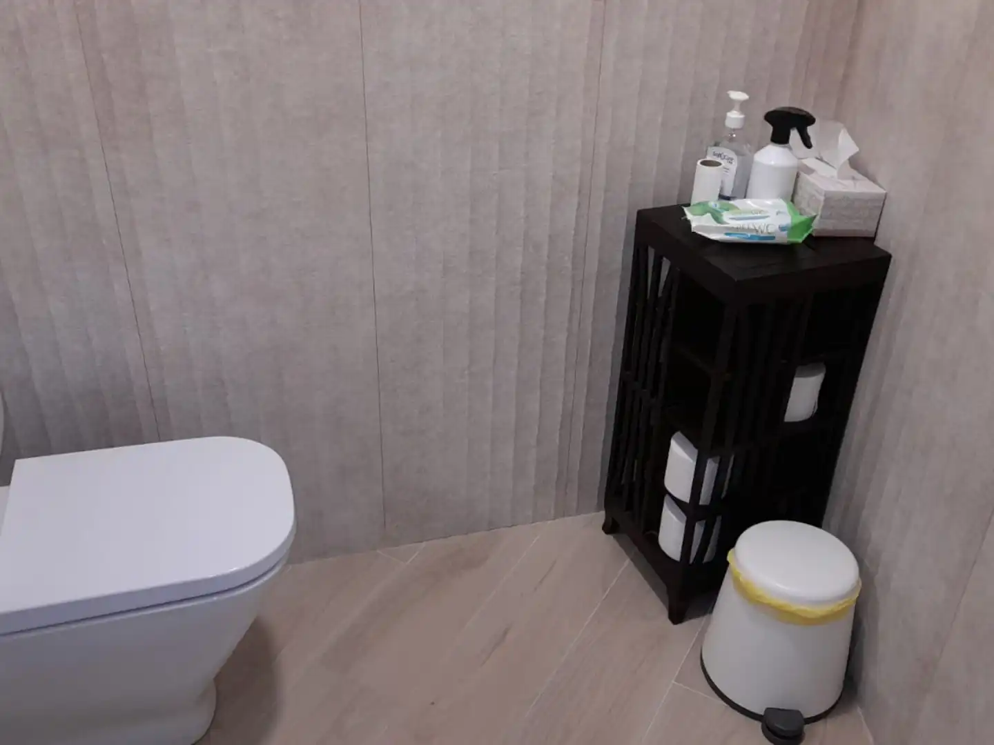 Badezimmer von Geschaftsraum zur Miete in Tres Cantos mit Heizung