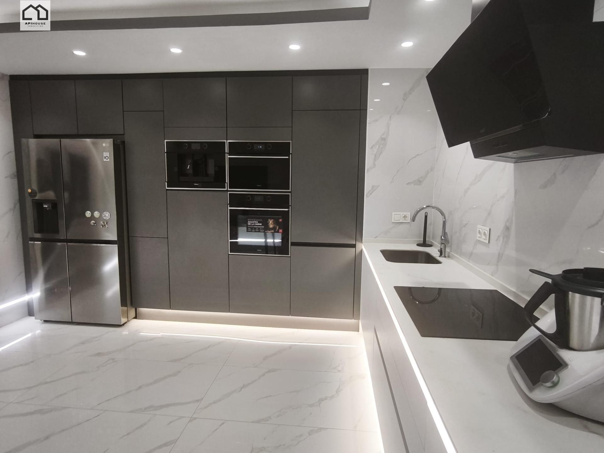 Küche von Wohnung zum Verkauf in Torrevieja mit Klimaanlage, Parkett und Möbliert